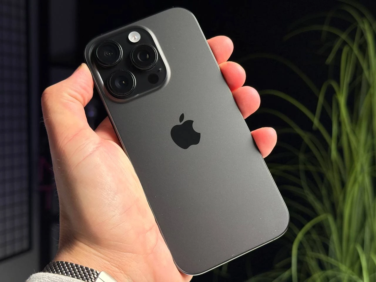 ВЖИВАНИЙ Б/У Apple iPhone 16 Pro 256GB Black Titanium (MYNH3) - Состояние: хороший | Аккумулятор: 93% | Комплектация: iPhone, кабель | Гарантія: 3 мес.