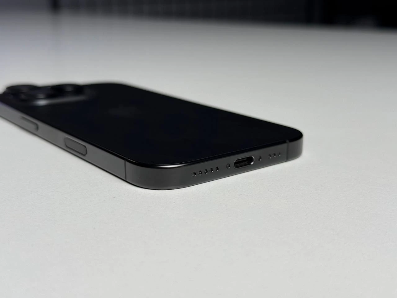 ВЖИВАНИЙ Б/У Apple iPhone 16 Pro 256GB Black Titanium (MYNH3) - Состояние: хороший | Аккумулятор: 93% | Комплектация: iPhone, кабель | Гарантія: 3 мес.