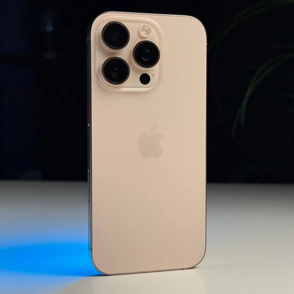ВЖИВАНИЙ Б/У Apple iPhone 16 Pro 256GB Desert Titanium (MYNK3) - Состояние: хороший | Аккумулятор: 96% | Комплектация: iPhone, кабель | Гарантія: 3 мес.