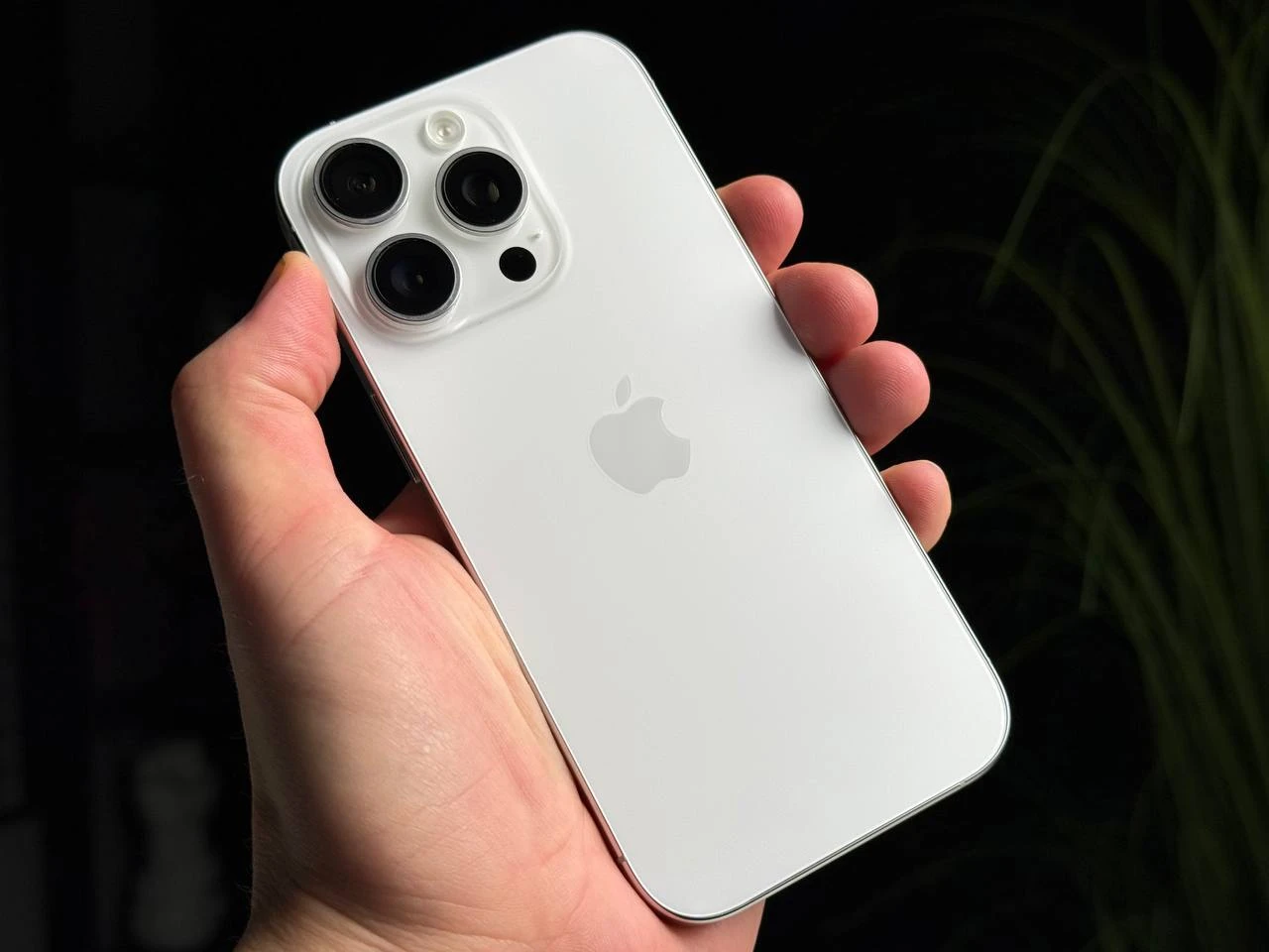 ВЖИВАНИЙ Б/У Apple iPhone 16 Pro 256GB White Titanium (MYNJ3) - Состояние: хороший | Аккумулятор: 90% | Комплектация: iPhone, кабель | Гарантія: 3 мес.