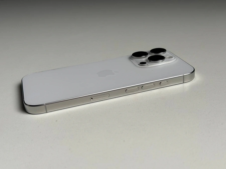 ВЖИВАНИЙ Б/У Apple iPhone 16 Pro 256GB White Titanium (MYNJ3) - Состояние: хороший | Аккумулятор: 90% | Комплектация: iPhone, кабель | Гарантія: 3 мес.
