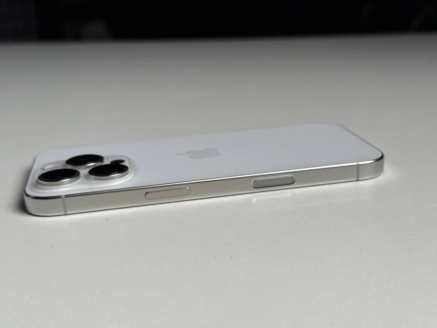 ВЖИВАНИЙ Б/У Apple iPhone 16 Pro 256GB White Titanium (MYNJ3) - Состояние: хороший | Аккумулятор: 90% | Комплектация: iPhone, кабель | Гарантія: 3 мес.