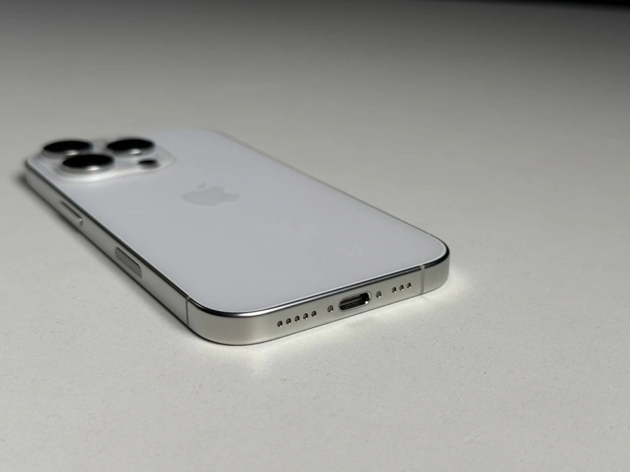 ВЖИВАНИЙ Б/У Apple iPhone 16 Pro 256GB White Titanium (MYNJ3) - Состояние: хороший | Аккумулятор: 90% | Комплектация: iPhone, кабель | Гарантія: 3 мес.