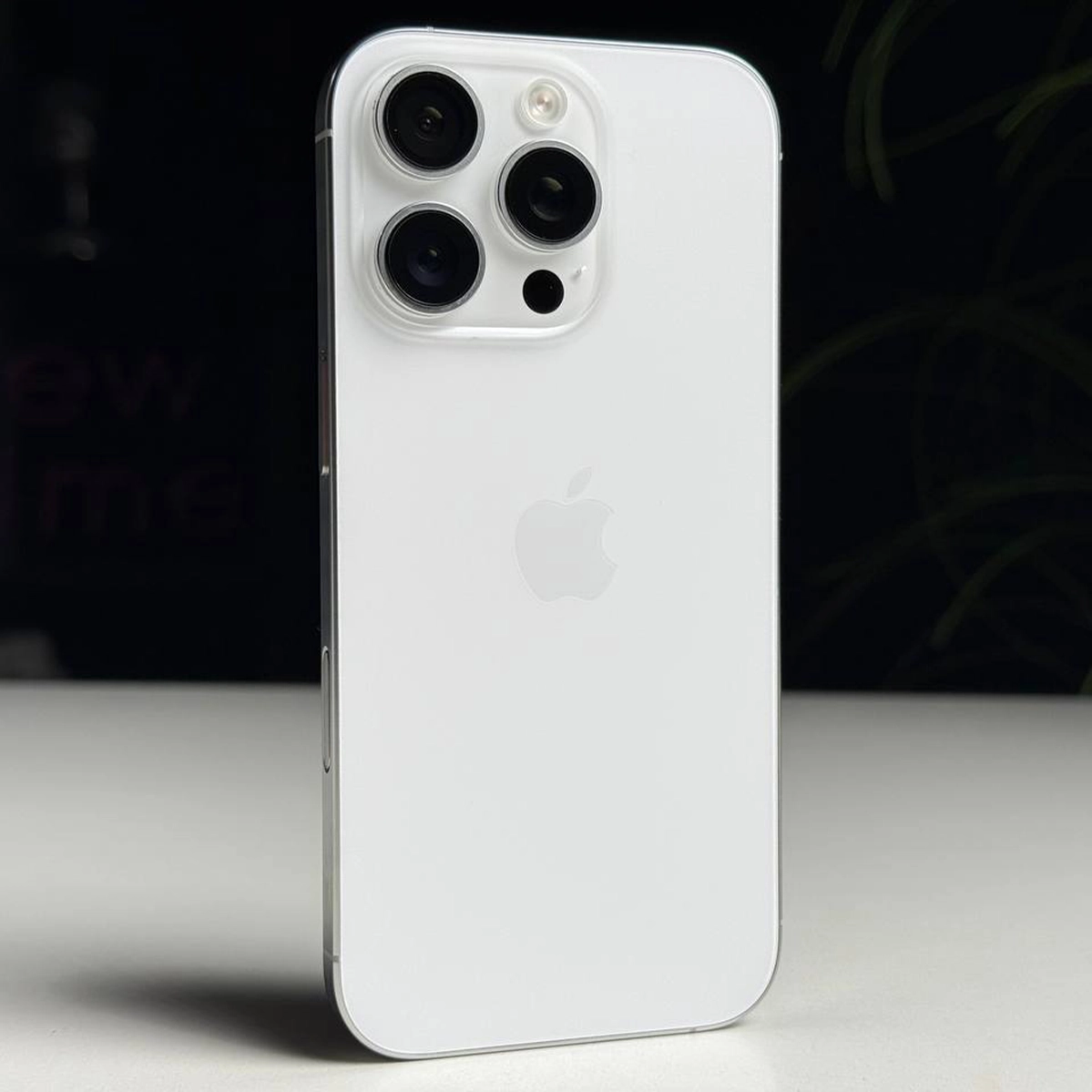 ВЖИВАНИЙ Б/У Apple iPhone 16 Pro 256GB White Titanium (MYNJ3) - Состояние: хороший | Аккумулятор: 90% | Комплектация: iPhone, кабель | Гарантія: 3 мес.