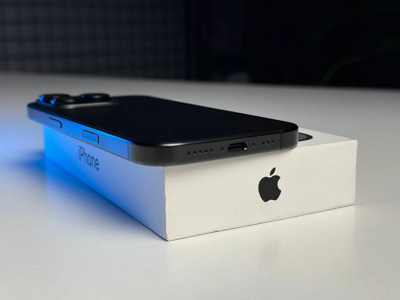 ВЖИВАНИЙ Б/У Apple iPhone 16 Pro 512GB Black Titanium (MYNM3) - Состояние: хороший | Аккумулятор: 98% | Комплектация: полный | Гарантія: 3 мес.