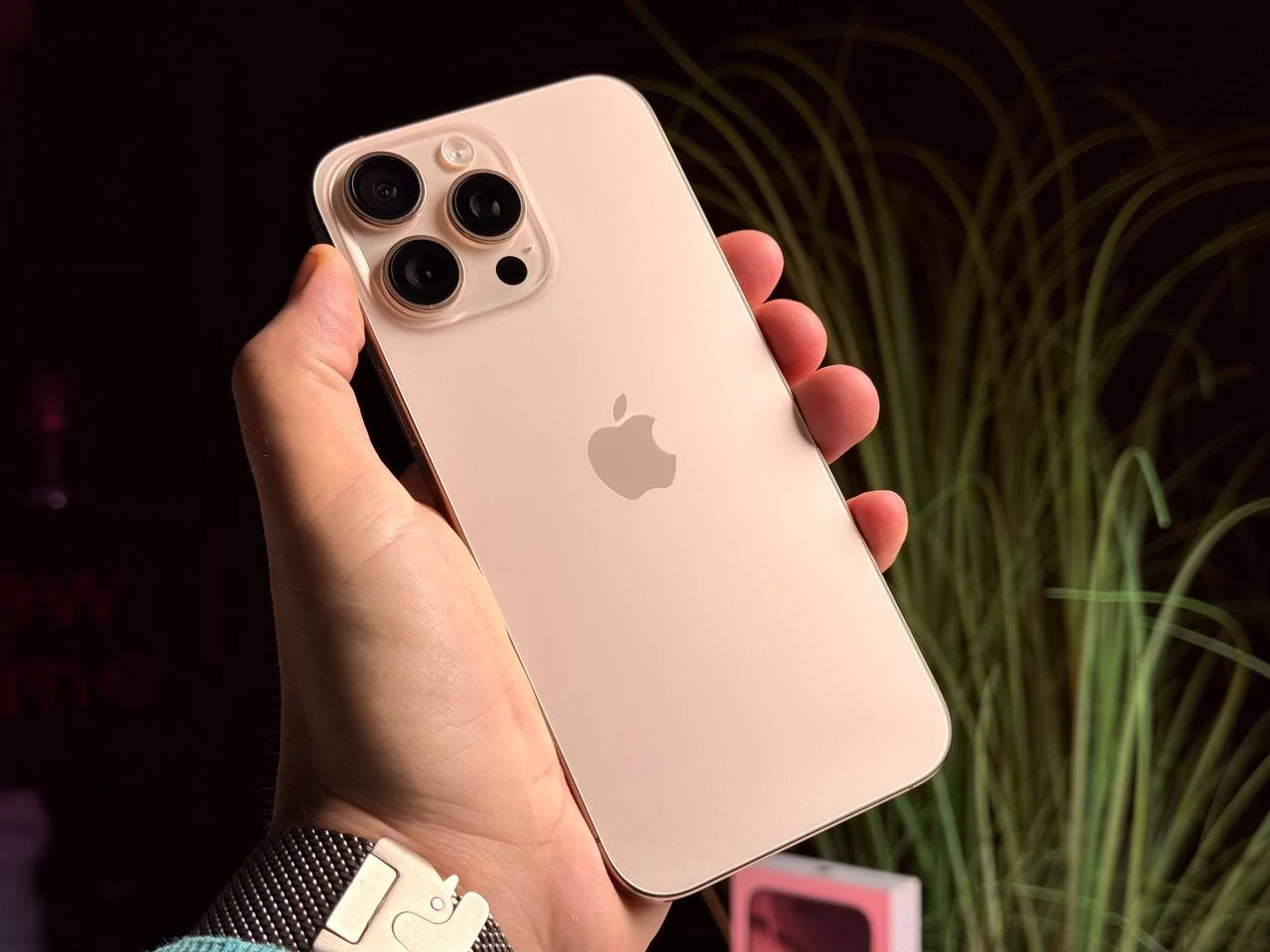 ВЖИВАНИЙ Б/У Apple iPhone 16 Pro Max 256GB Desert Titanium (MYWX3) - Стан: ідеальний | Акумулятор: 92% | Комплектація: повний | Гарантія: 3 міс.