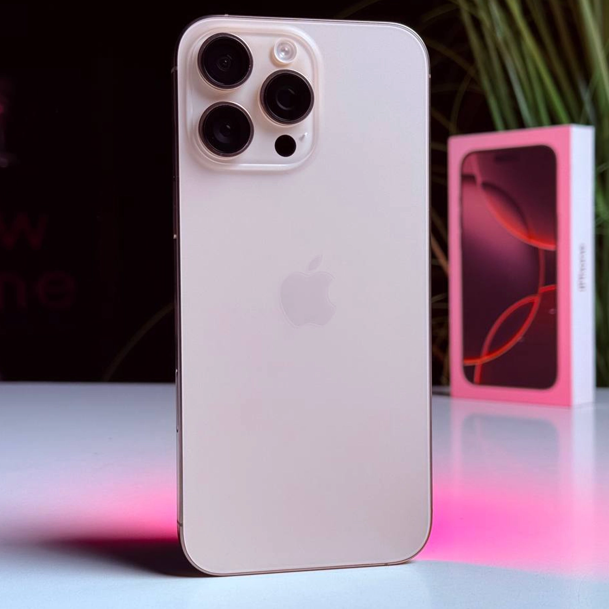 ВЖИВАНИЙ Б/У Apple iPhone 16 Pro Max 256GB Desert Titanium (MYWX3) - Стан: ідеальний | Акумулятор: 92% | Комплектація: повний | Гарантія: 3 міс.