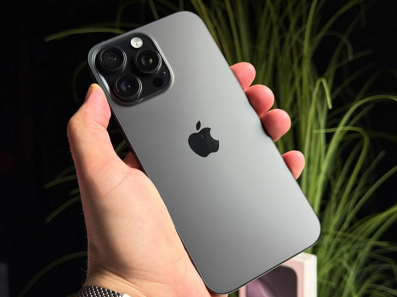 ВЖИВАНИЙ Б/У Apple iPhone 16 Pro Max 512GB Black Titanium (MYX03) - Состояние: удовлетворительный | Аккумулятор: 95% | Комплектация: полный | Гарантія: 3 мес.