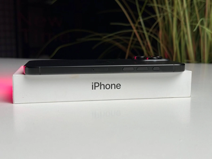 ВЖИВАНИЙ Б/У Apple iPhone 16 Pro Max 512GB Black Titanium (MYX03) - Стан: задовільний | Акумулятор: 95% | Комплектація: повний | Гарантія: 3 міс.