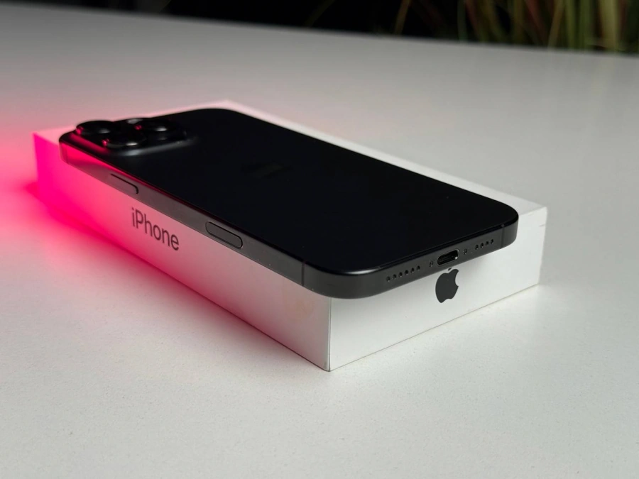ВЖИВАНИЙ Б/У Apple iPhone 16 Pro Max 512GB Black Titanium (MYX03) - Стан: задовільний | Акумулятор: 95% | Комплектація: повний | Гарантія: 3 міс.