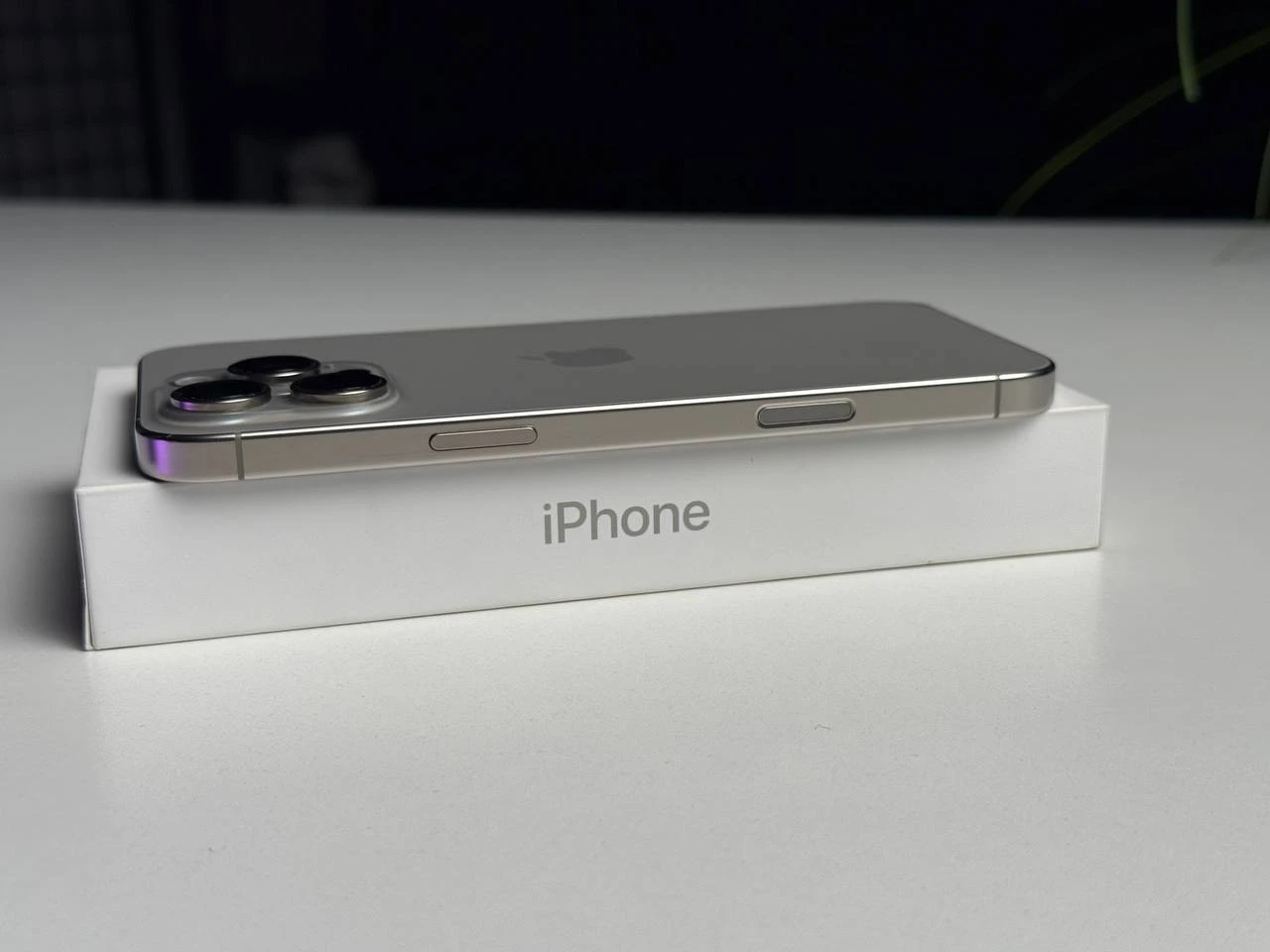 ВЖИВАНИЙ Б/У Apple iPhone 16 Pro Max 512GB Natural Titanium (MYX33) - Состояние: хороший | Аккумулятор: 93% | Комплектация: полный | Гарантія: 3 мес.