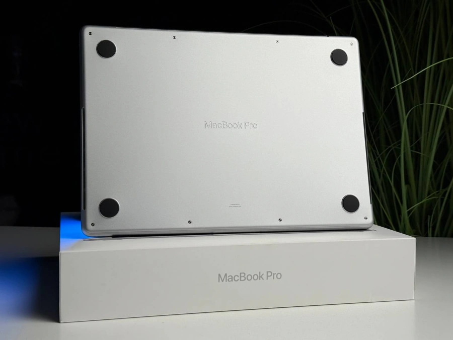 ВІТРИННИЙ Apple MacBook Pro 14" M4/10CPU/10GPU/16GB/512GB Silver 2024 (MW2W3) - Стан: ідеальний | Акумулятор: 100% | Комплектація: повний | Гарантія: 3 міс.