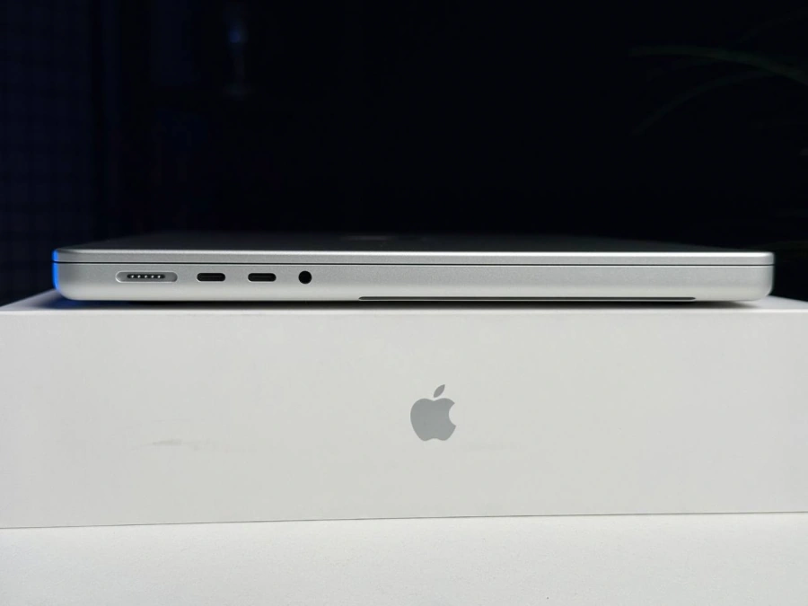 ВІТРИННИЙ Apple MacBook Pro 14" M4/10CPU/10GPU/16GB/512GB Silver 2024 (MW2W3) - Стан: ідеальний | Акумулятор: 100% | Комплектація: повний | Гарантія: 3 міс.