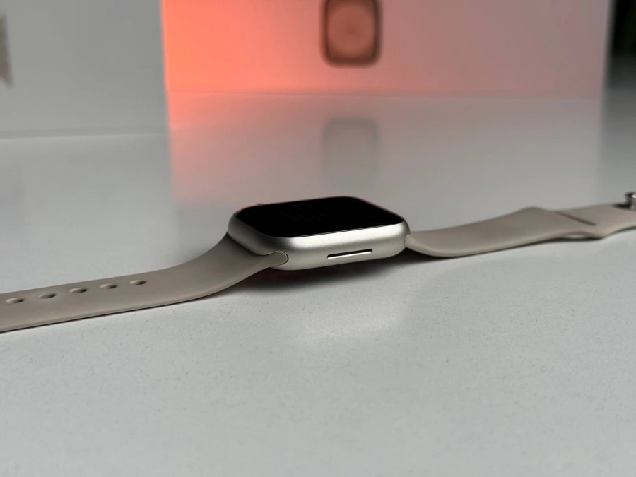 ВЖИВАНИЙ Б/У Apple Watch Series 8 GPS 41mm Starlight Aluminum Case with Starlight Sport Band - S/M (MNU93) - Состояние: хороший | Аккумулятор: 88% | Комплектация: полный | Гарантія: 3 мес.
