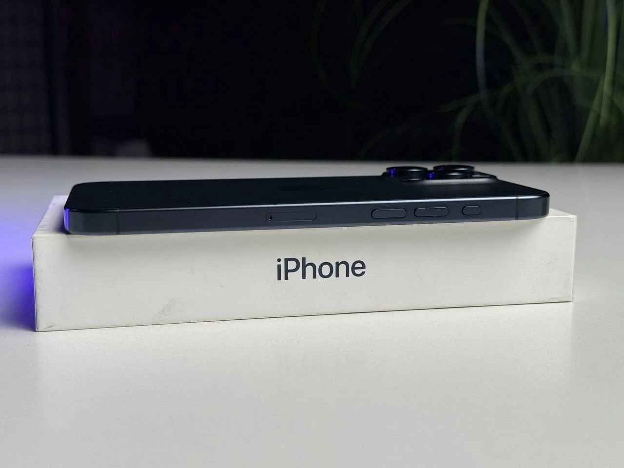 ВЖИВАНИЙ Б/У Apple iPhone 15 Pro Max 256GB Blue Titanium (MU7A3) - Состояние: хороший | Аккумулятор: 88% | Комплектация: полный | Гарантія: 3 мес.