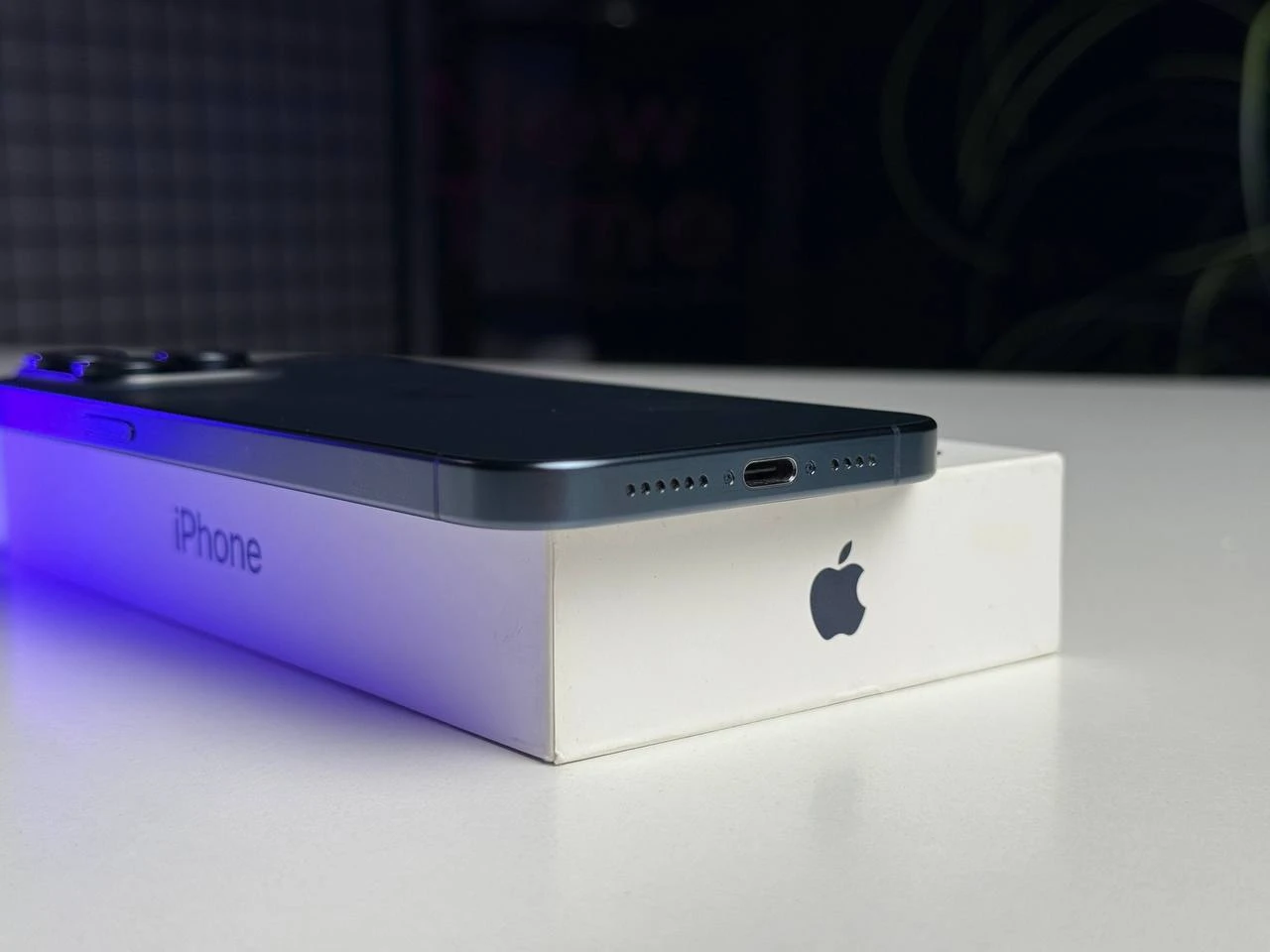 ВЖИВАНИЙ Б/У Apple iPhone 15 Pro Max 256GB Blue Titanium (MU7A3) - Состояние: хороший | Аккумулятор: 88% | Комплектация: полный | Гарантія: 3 мес.