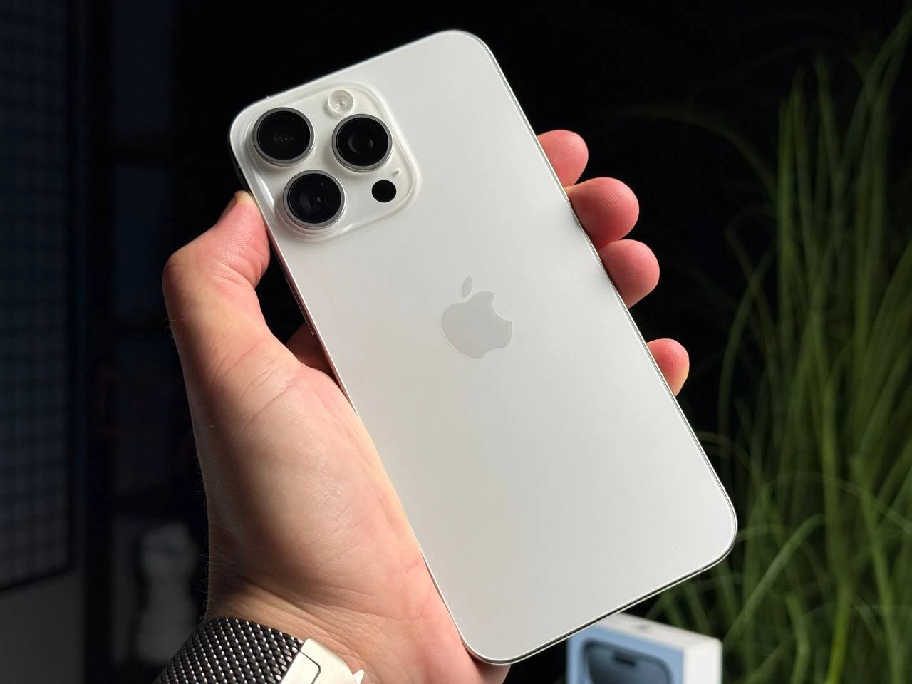 ВЖИВАНИЙ Б/У Apple iPhone 15 Pro Max 256GB White Titanium (MU783) - Состояние: хороший | Аккумулятор: 87% | Комплектация: полный | Гарантія: 3 мес.