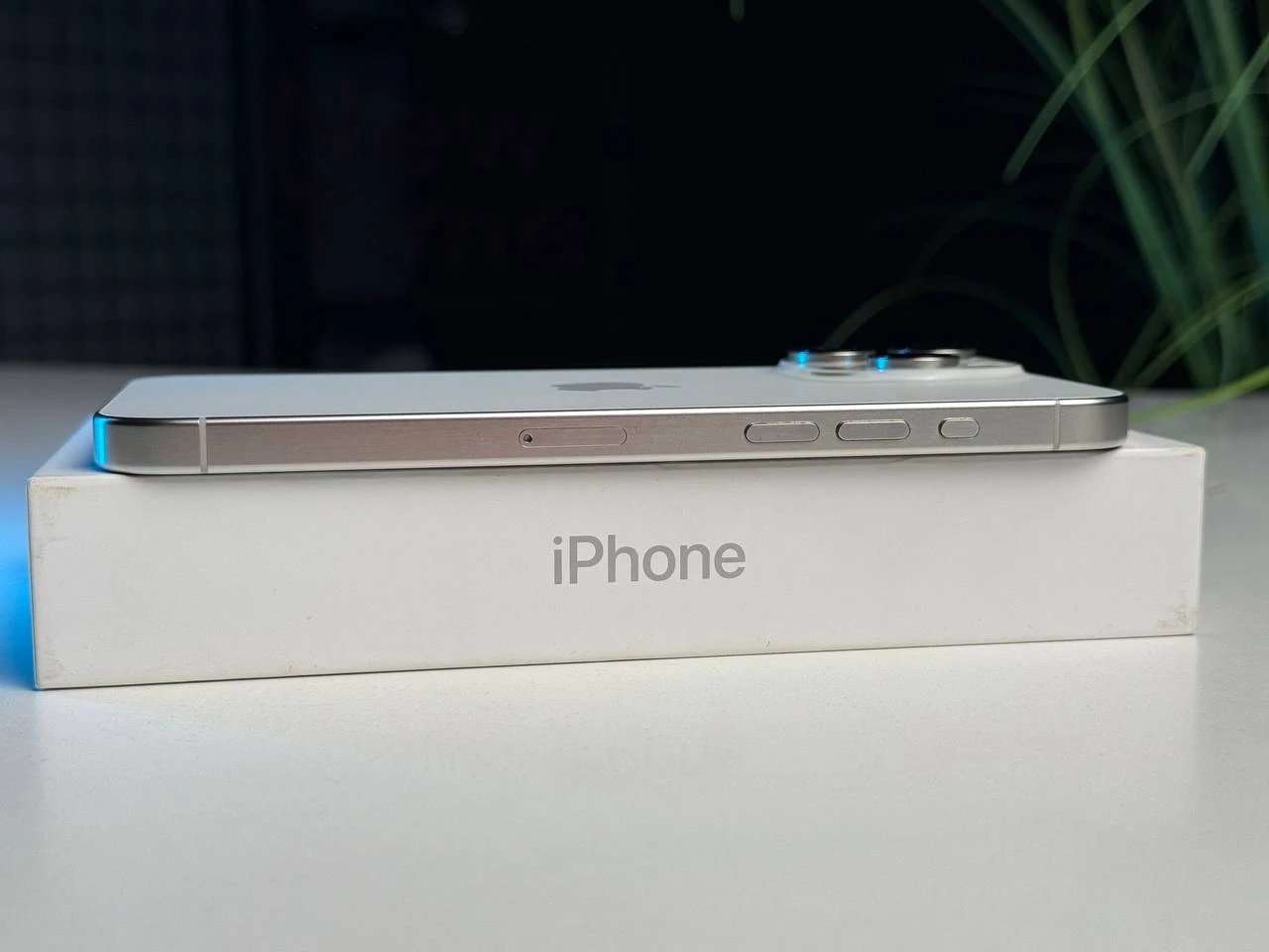 ВЖИВАНИЙ Б/У Apple iPhone 15 Pro Max 256GB White Titanium (MU783) - Состояние: хороший | Аккумулятор: 87% | Комплектация: полный | Гарантія: 3 мес.