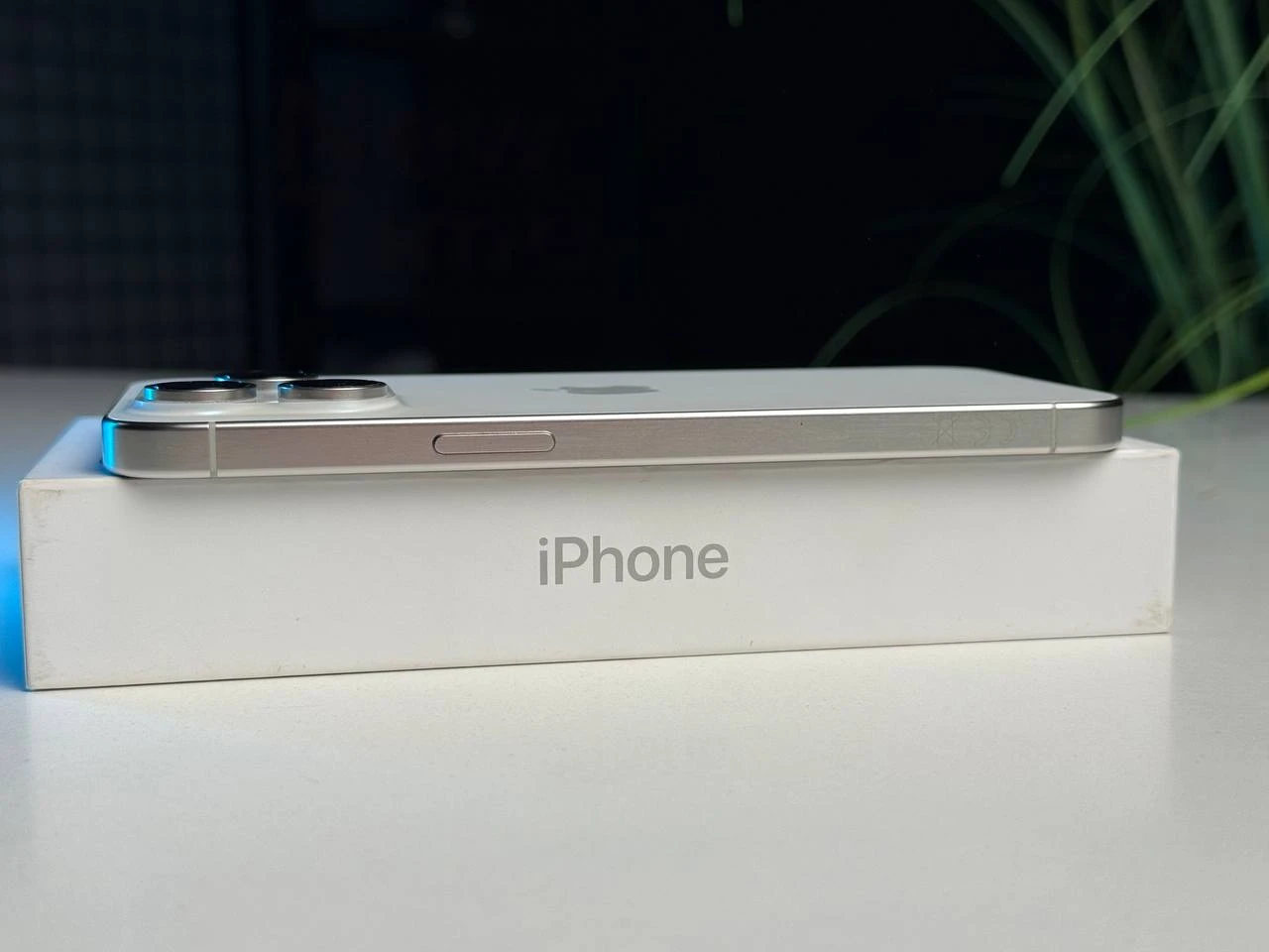 ВЖИВАНИЙ Б/У Apple iPhone 15 Pro Max 256GB White Titanium (MU783) - Состояние: хороший | Аккумулятор: 87% | Комплектация: полный | Гарантія: 3 мес.