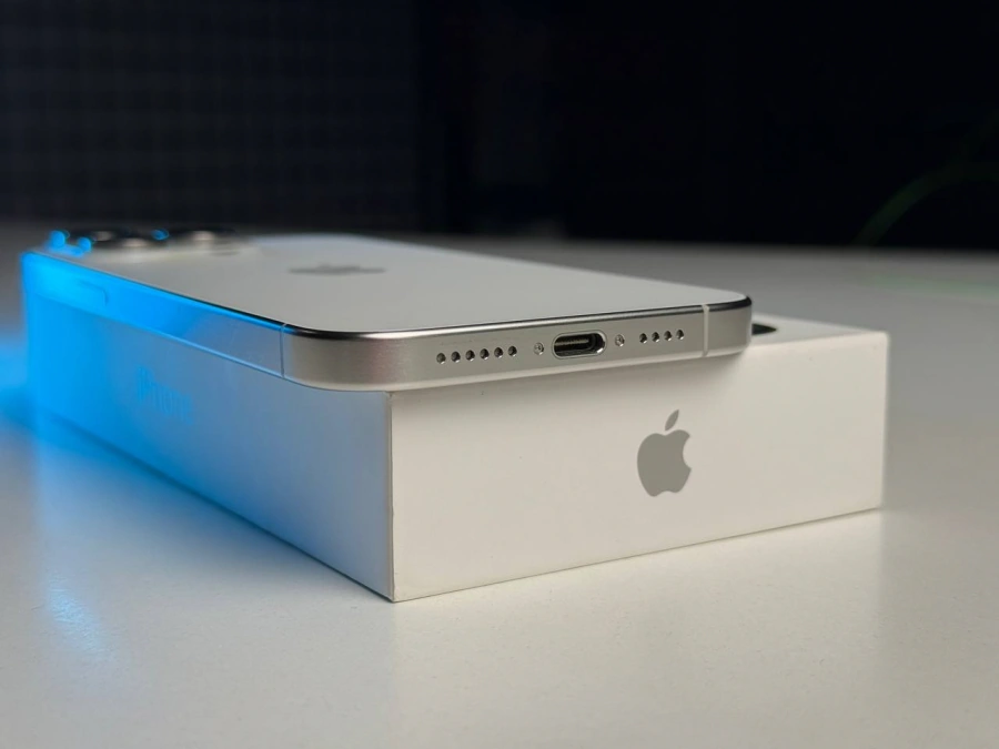 ВЖИВАНИЙ Б/У Apple iPhone 15 Pro Max 256GB White Titanium (MU783) - Состояние: хороший | Аккумулятор: 87% | Комплектация: полный | Гарантія: 3 мес.