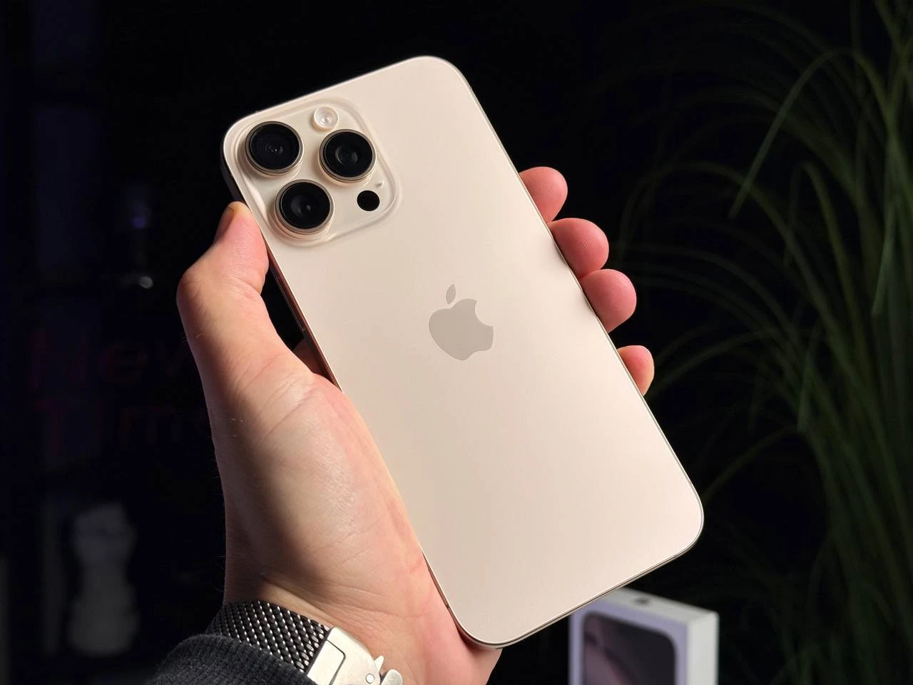 ВЖИВАНИЙ Б/У Apple iPhone 16 Pro Max 256GB Desert Titanium (MYWX3) - Состояние: идеальный | Аккумулятор: 100% | Комплектация: полный | Гарантія: 3 мес.