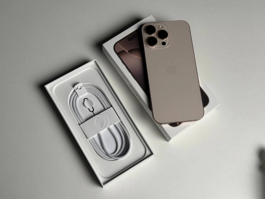 ВЖИВАНИЙ Б/У Apple iPhone 16 Pro Max 256GB Desert Titanium (MYWX3) - Состояние: идеальный | Аккумулятор: 100% | Комплектация: полный | Гарантія: 3 мес.