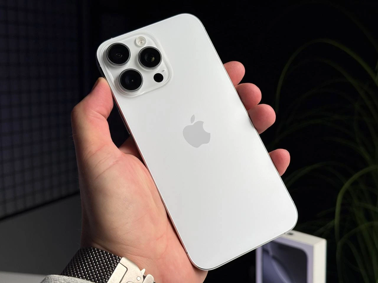 ВЖИВАНИЙ Б/У Apple iPhone 16 Pro Max 256GB White Titanium (MYWW3) - Состояние: идеальный | Аккумулятор: 95% | Комплектация: полный | Гарантія: 3 мес.