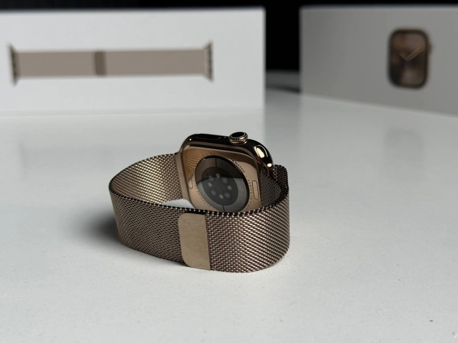 ВЖИВАНИЙ Б/У Apple Watch Series 10 GPS + Cellular 42mm Gold Titanium Case with Gold Milanese Loop (MX083) - Стан: гарний | Акумулятор: 100% | Комплектація: повний | Гарантія: 3 міс.