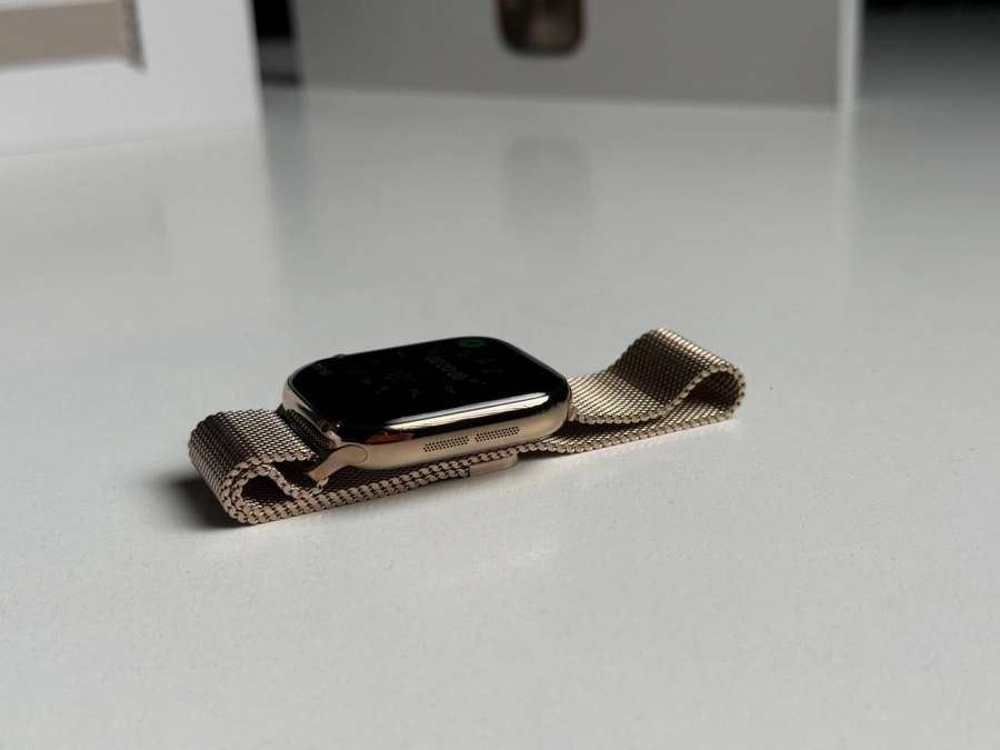 ВЖИВАНИЙ Б/У Apple Watch Series 10 GPS + Cellular 42mm Gold Titanium Case with Gold Milanese Loop (MX083) - Стан: гарний | Акумулятор: 100% | Комплектація: повний | Гарантія: 3 міс.