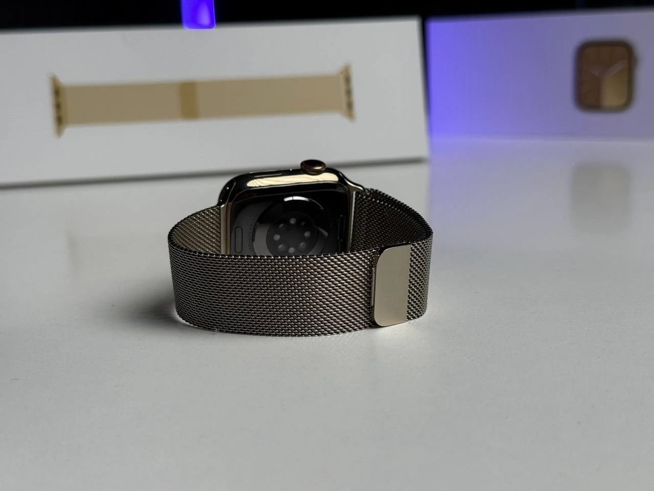 ВЖИВАНИЙ Б/У Apple Watch Series 9 GPS + Cellular 41mm Gold Stainless Steel Case with Gold Milanese Loop (MRJ73) - Состояние: идеальный | Аккумулятор: 88% | Комплектация: полный | Гарантія: 3 мес.