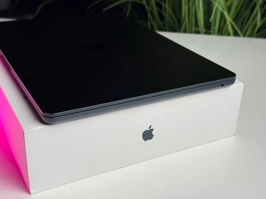 ВЖИВАНИЙ Б/У MacBook Air 13.6" M2/8CPU/8GPU/8GB/256GB Midnight 2022 (MLY33) - Стан: гарний | Акумулятор: 100% | Комплектація: повний | Гарантія: 3 міс.