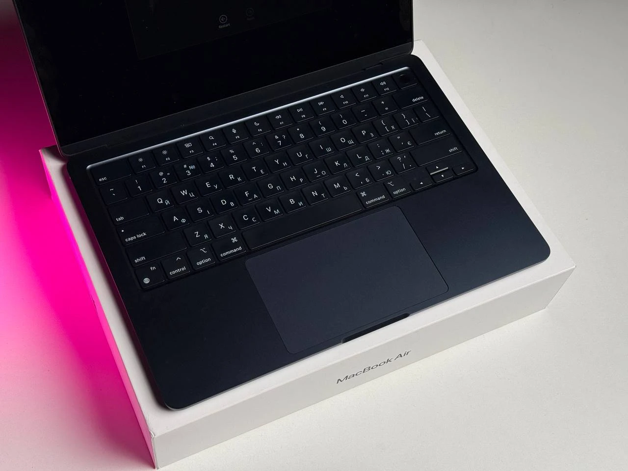 ВЖИВАНИЙ Б/У MacBook Air 13.6" M2/8CPU/8GPU/8GB/256GB Midnight 2022 (MLY33) - Состояние: хороший | Аккумулятор: 100% | Комплектация: полный | Гарантія: 3 мес.