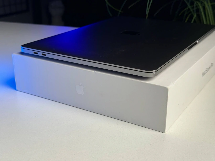 ВЖИВАНИЙ Б/У MacBook Pro 13" Space Gray (MYD82) 2020 - Состояние: удовлетворительный | Аккумулятор: 87% | Комплектация: полный | Гарантія: 3 мес.