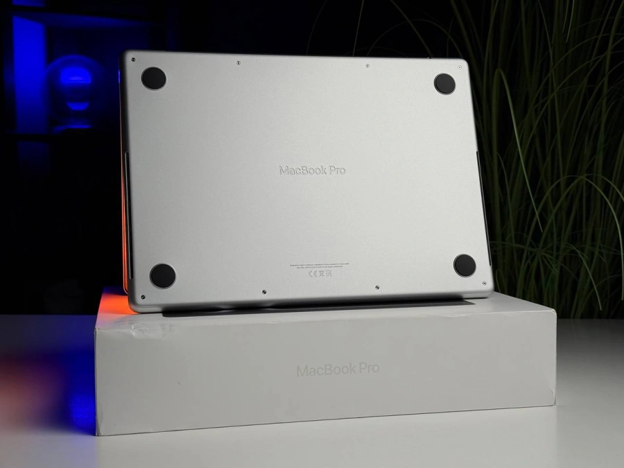 ВІТРИННИЙ MacBook Pro 14" M3 Pro/11CPU/14GPU/18GB/512GB Silver 2023 (MRX63) - Стан: ідеальний | Акумулятор: 100% | Комплектація: повний | Гарантія: 3 міс.