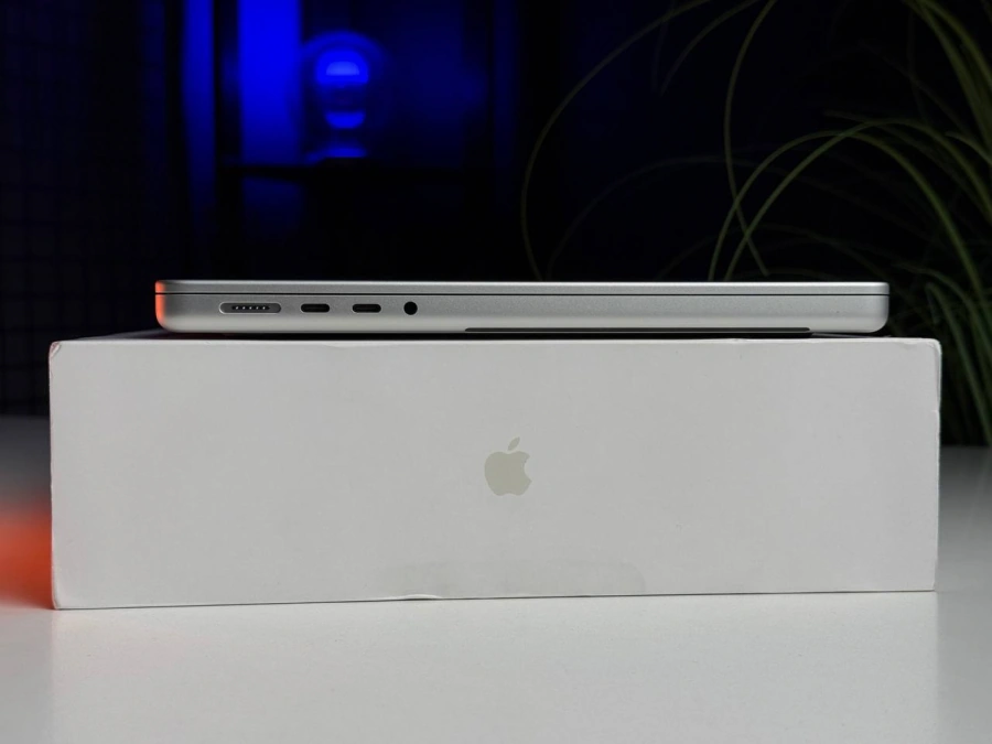 ВІТРИННИЙ MacBook Pro 14" M3 Pro/11CPU/14GPU/18GB/512GB Silver 2023 (MRX63) - Стан: ідеальний | Акумулятор: 100% | Комплектація: повний | Гарантія: 3 міс.