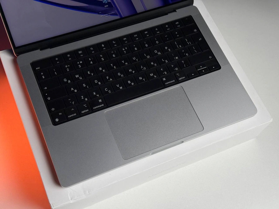 ВІТРИННИЙ MacBook Pro 14" M3 Pro/11CPU/14GPU/18GB/512GB Silver 2023 (MRX63) - Стан: ідеальний | Акумулятор: 100% | Комплектація: повний | Гарантія: 3 міс.