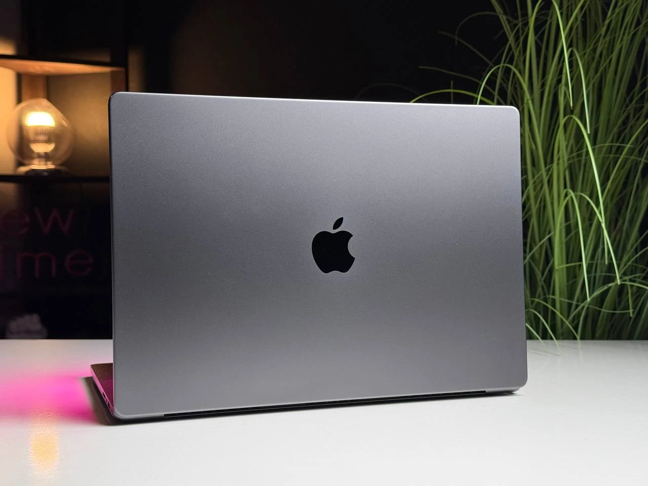 ВЖИВАНИЙ Б/У MacBook Pro 16" M3 Max/14CPU/30GPU/36GB/1TB Space Black 2023 (MRW33) - Стан: гарний | Акумулятор: 99% | Комплектація: повний, без коробки | Гарантія: 3 міс.