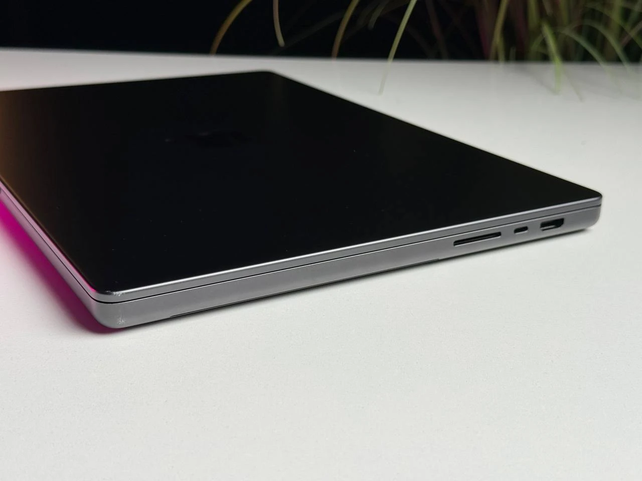 ВЖИВАНИЙ Б/У MacBook Pro 16" M3 Max/14CPU/30GPU/36GB/1TB Space Black 2023 (MRW33) - Стан: гарний | Акумулятор: 99% | Комплектація: повний, без коробки | Гарантія: 3 міс.