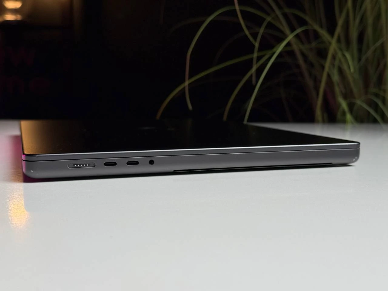 ВЖИВАНИЙ Б/У MacBook Pro 16" M3 Max/14CPU/30GPU/36GB/1TB Space Black 2023 (MRW33) - Стан: гарний | Акумулятор: 99% | Комплектація: повний, без коробки | Гарантія: 3 міс.