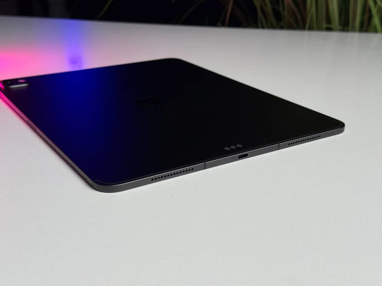 ВІТРИННИЙ Планшет Apple iPad Pro 13" M4 2024 Wi-Fi + Cellular 256GB with Standard glass - Space Black (MVXR3) - Стан: гарний | Акумулятор: 100% | Комплектація: iPad, кабель | Гарантія: 3 міс.