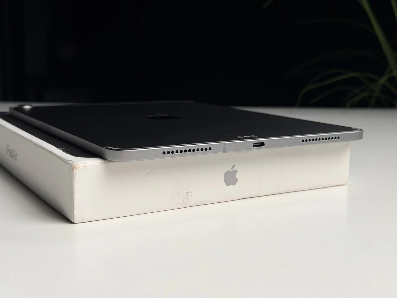 OPEN BOX Apple iPad Air 11'' M3 2025 Wi-Fi + Cellular 256GB Space Gray (MCG04) - Состояние: хороший | Аккумулятор: 100% | Комплектация: полный | Гарантия: 6 мес.