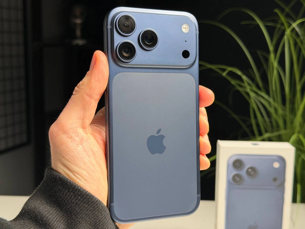OPEN BOX Apple iPhone 17 Pro Max 256GB Deep Blue (MFYP4) - Стан: ідеальний | Акумулятор: 100% | Комплектація: повний | Гарантія: 6 міс.