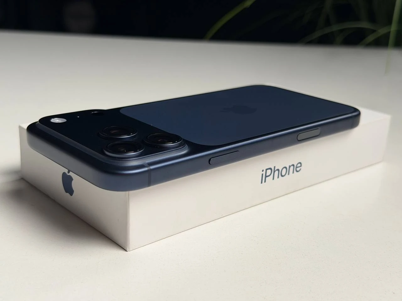 OPEN BOX Apple iPhone 17 Pro Max 256GB Deep Blue (MFYP4) - Стан: ідеальний | Акумулятор: 100% | Комплектація: повний | Гарантія: 6 міс.