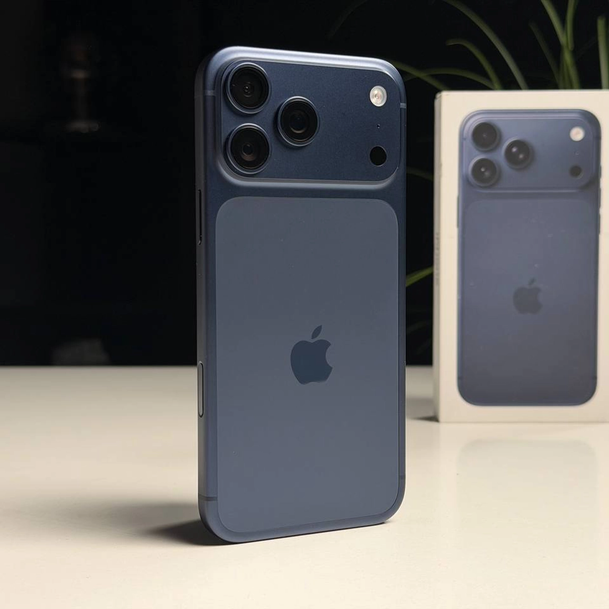 OPEN BOX Apple iPhone 17 Pro Max 256GB Deep Blue (MFYP4) - Стан: ідеальний | Акумулятор: 100% | Комплектація: повний | Гарантія: 6 міс.