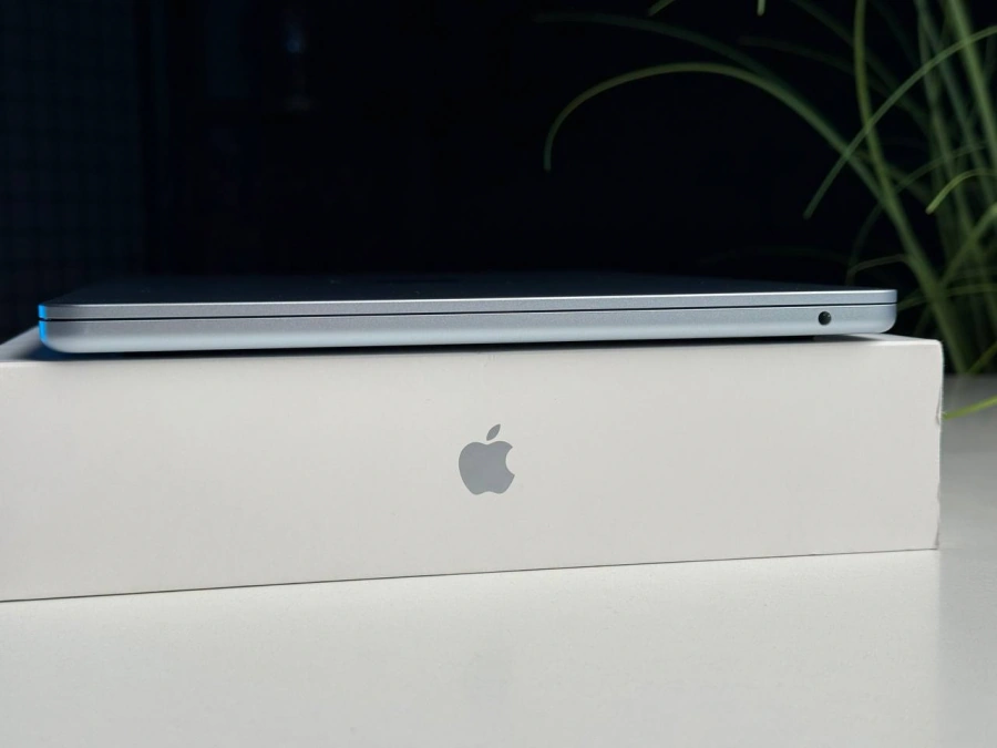 OPEN BOX MacBook Air 13" 2025 M4/10CPU/8GPU/16GB/256GB Sky Blue 2025 (MC6T4) - Стан: ідеальний | Акумулятор: 100% | Комплектація: повний | Гарантія: 3 міс.