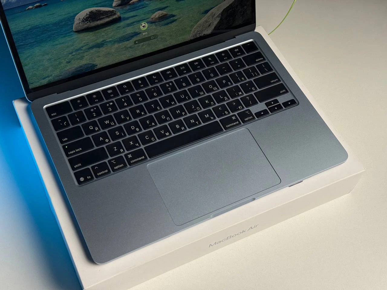 OPEN BOX MacBook Air 13" 2025 M4/10CPU/8GPU/16GB/256GB Sky Blue 2025 (MC6T4) - Состояние: идеальное | Аккумулятор: 100% | Комплектация: полный | Гарантия: 3 мес.