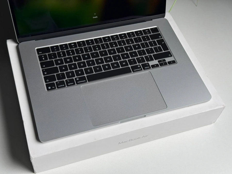 OPEN BOX MacBook Air 15" 2025 M4/10CPU/10GPU/24GB/512GB Silver (MC6J4) - Стан: ідеальний | Акумулятор: 100% | Комплектація: повний | Гарантія: 3 міс.