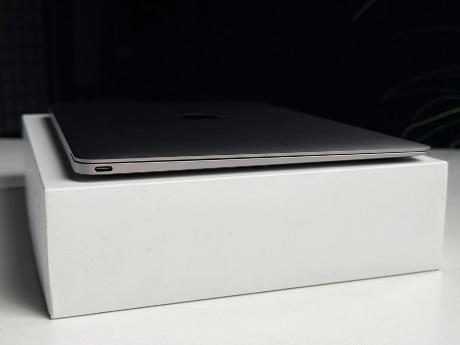 ВЖИВАНИЙ Б/У Apple MacBook 12" Space Gray (MLH72) 2016 - Состояние: хороший | Аккумлятор: 78% | Комплект: полный | Гарантия: 1 мес.