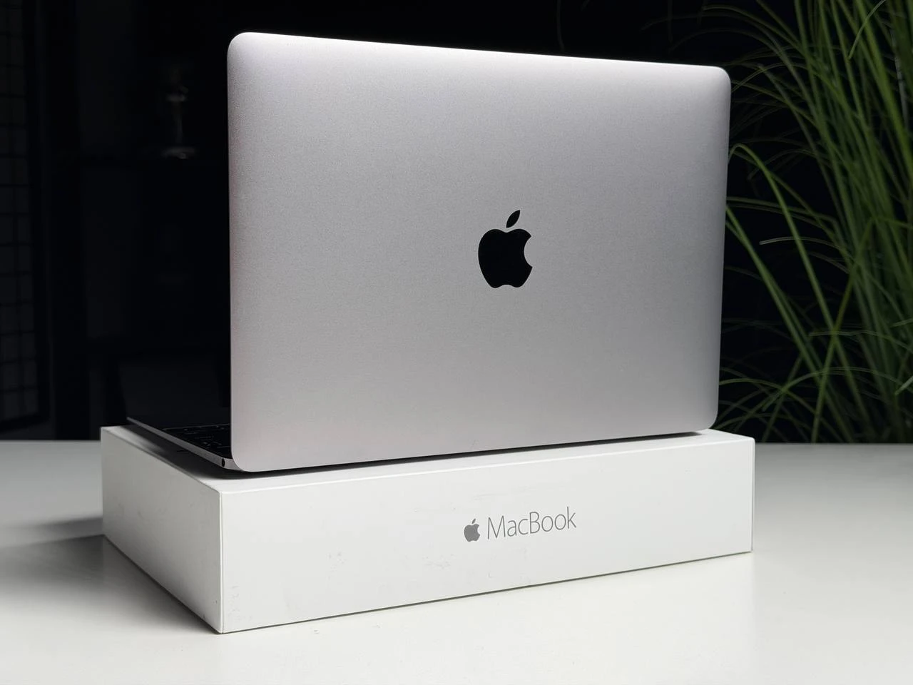 ВЖИВАНИЙ Б/У Apple MacBook 12" Space Gray (MLH72) 2016 - Стан: гарний | Акумулятор: 78% | Комплект: повний | Гарантія: 1 міс.