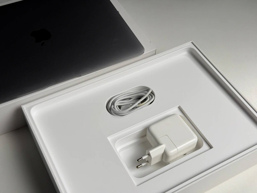 ВЖИВАНИЙ Б/У Apple MacBook 12" Space Gray (MLH72) 2016 - Состояние: хороший | Аккумлятор: 78% | Комплект: полный | Гарантия: 1 мес.